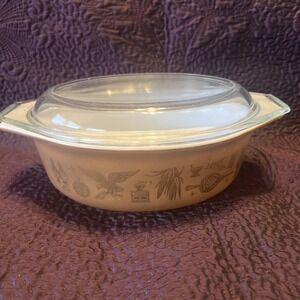 Pyrex 1-1/2 Qt Oval Casserole Dish with Lid Early American Pattern Brown‎ / Gold